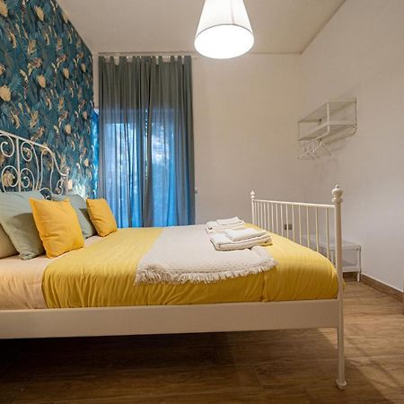 Casa Vacanze Partenope Apartment เนเปิลส์ ภายนอก รูปภาพ