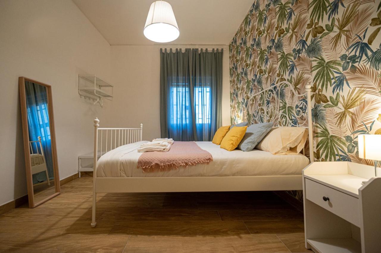 Casa Vacanze Partenope Apartment เนเปิลส์ ภายนอก รูปภาพ