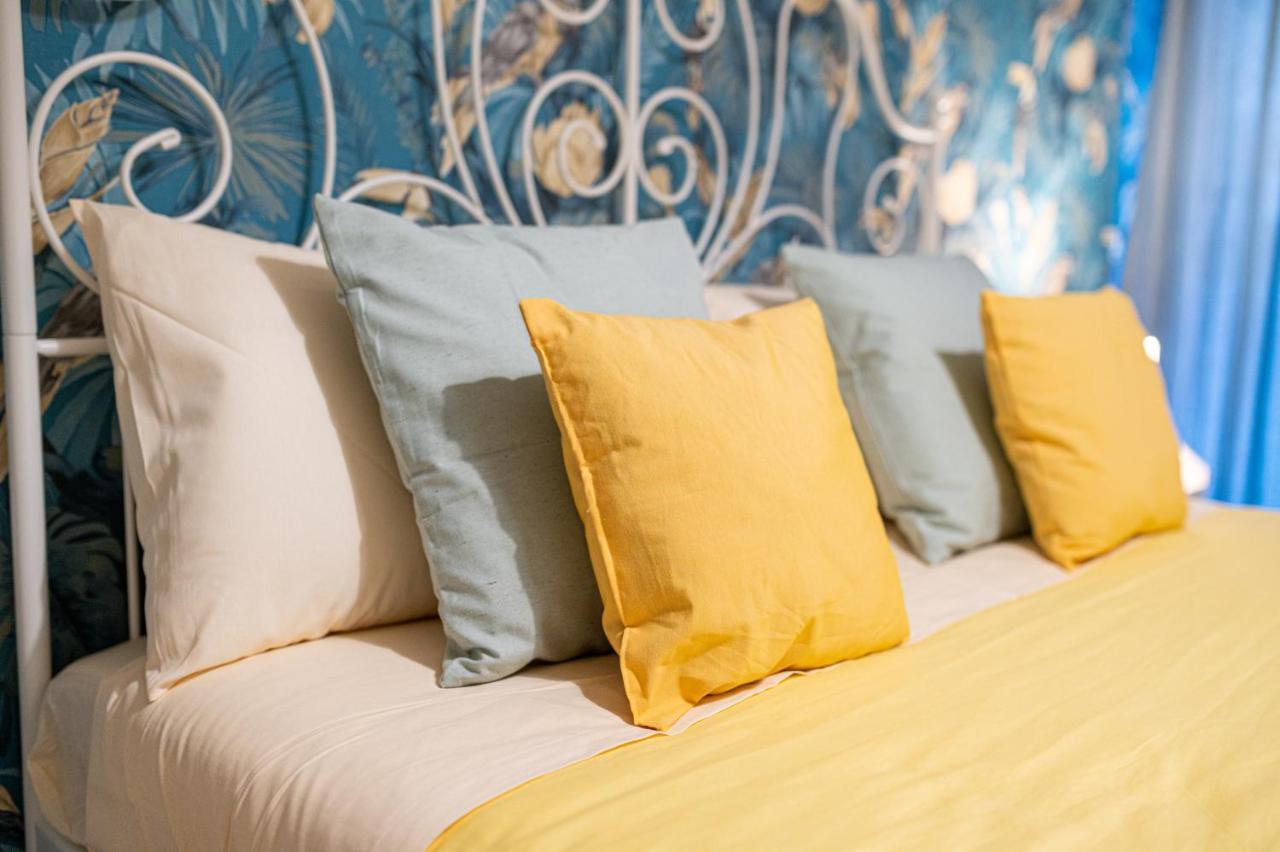 Casa Vacanze Partenope Apartment เนเปิลส์ ภายนอก รูปภาพ