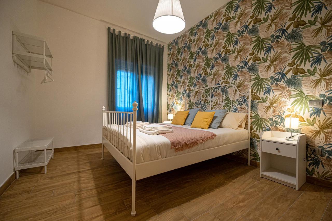 Casa Vacanze Partenope Apartment เนเปิลส์ ภายนอก รูปภาพ